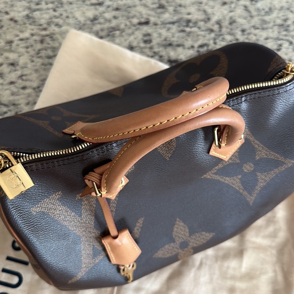 Louis Vuitton speedy 30 large reversed monogram. Very rare find. Like brand new. - Picture 5 of 7